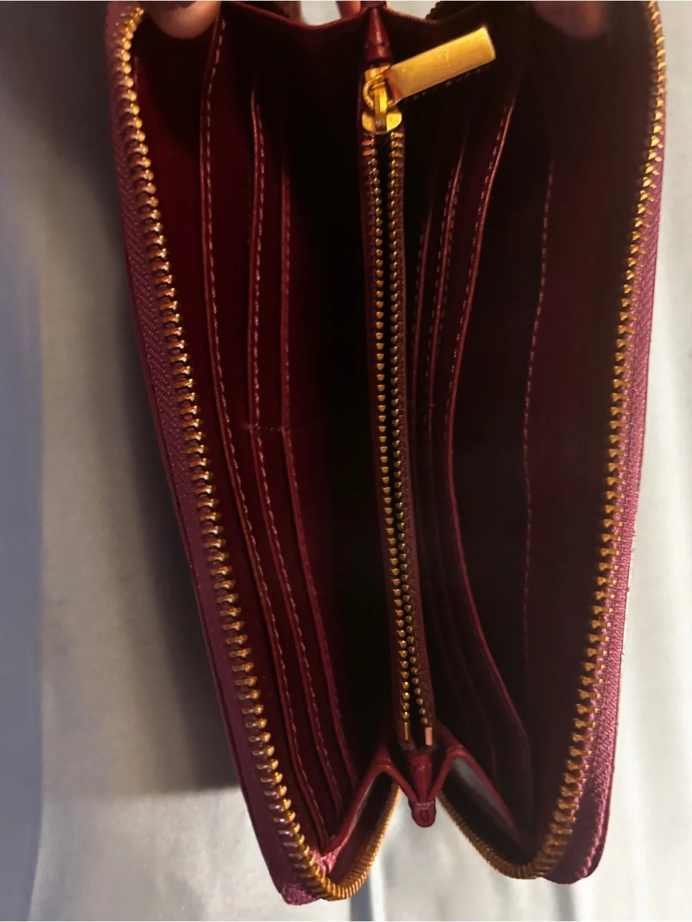 Tory Burch Patent Leather Zip card Wallet in Deep Plum